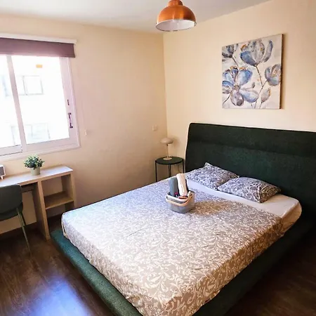 Sunny 2br Getaway Steps From The With Wi-fi Διαμέρισμα