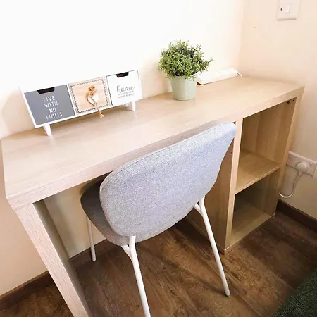 Διαμέρισμα Sunny 2br Getaway Steps From The With Wi-fi