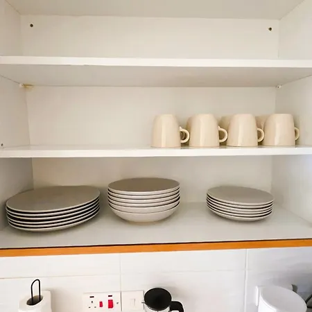 Sunny 2br Getaway Steps From The With Wi-fi *