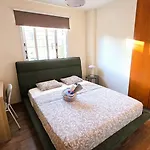 Sunny 2br Getaway Steps From The With Wi-fi Lägenhet Larnaca
