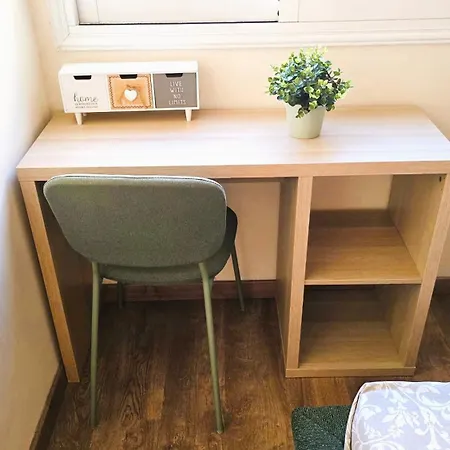 Sunny 2br Getaway Steps From The With Wi-fi דירה לרנקה