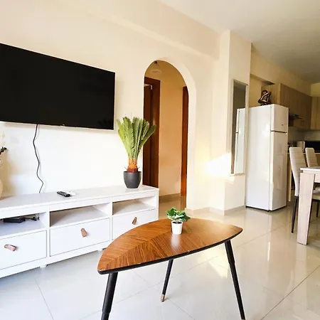 דירה Sunny 2br Getaway Steps From The With Wi-fi *