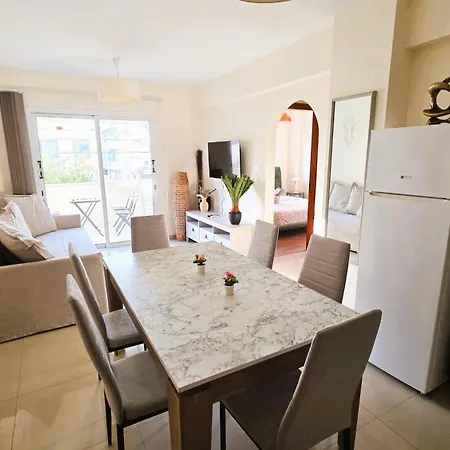 Coastal 2Br Haven Walk To The Beach 라르나카
