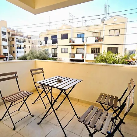 דירה Sunny 2br Getaway Steps From The With Wi-fi *